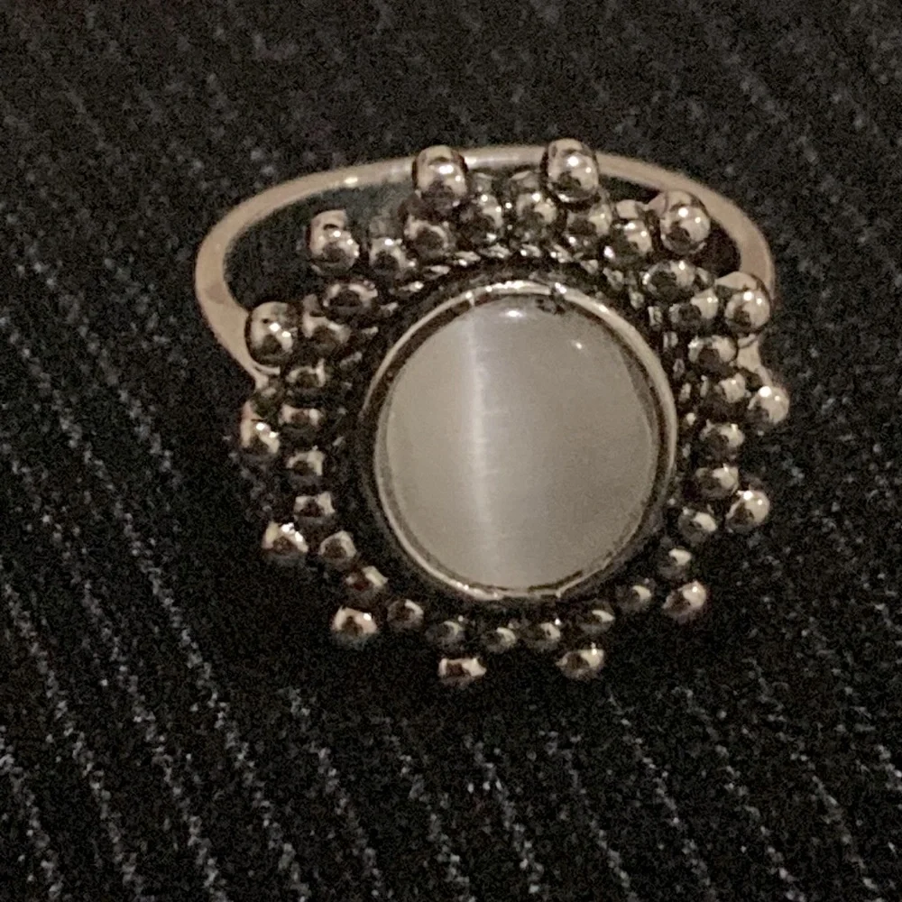 Sterling silver cat eye ring - Picture 2 of 3